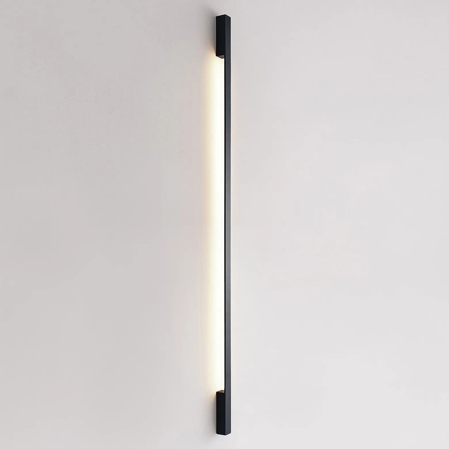 Arcchio Ivano -LED-seinävalaisin 170 cm, musta
