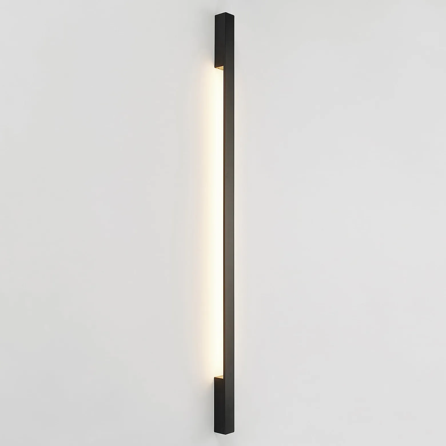 Arcchio Ivano -LED-seinävalaisin 130 cm, musta