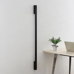 Arcchio Ivano -LED-seinävalaisin 130 cm, musta