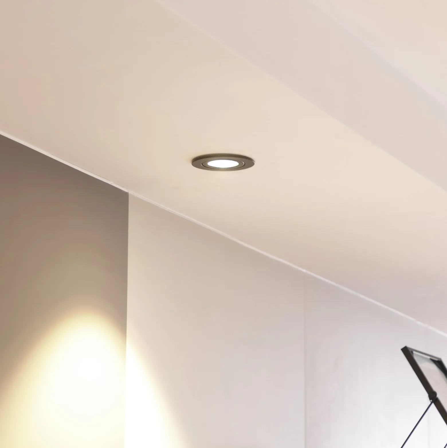 Arcchio LED-alasvalo Jyra, musta, 2700K