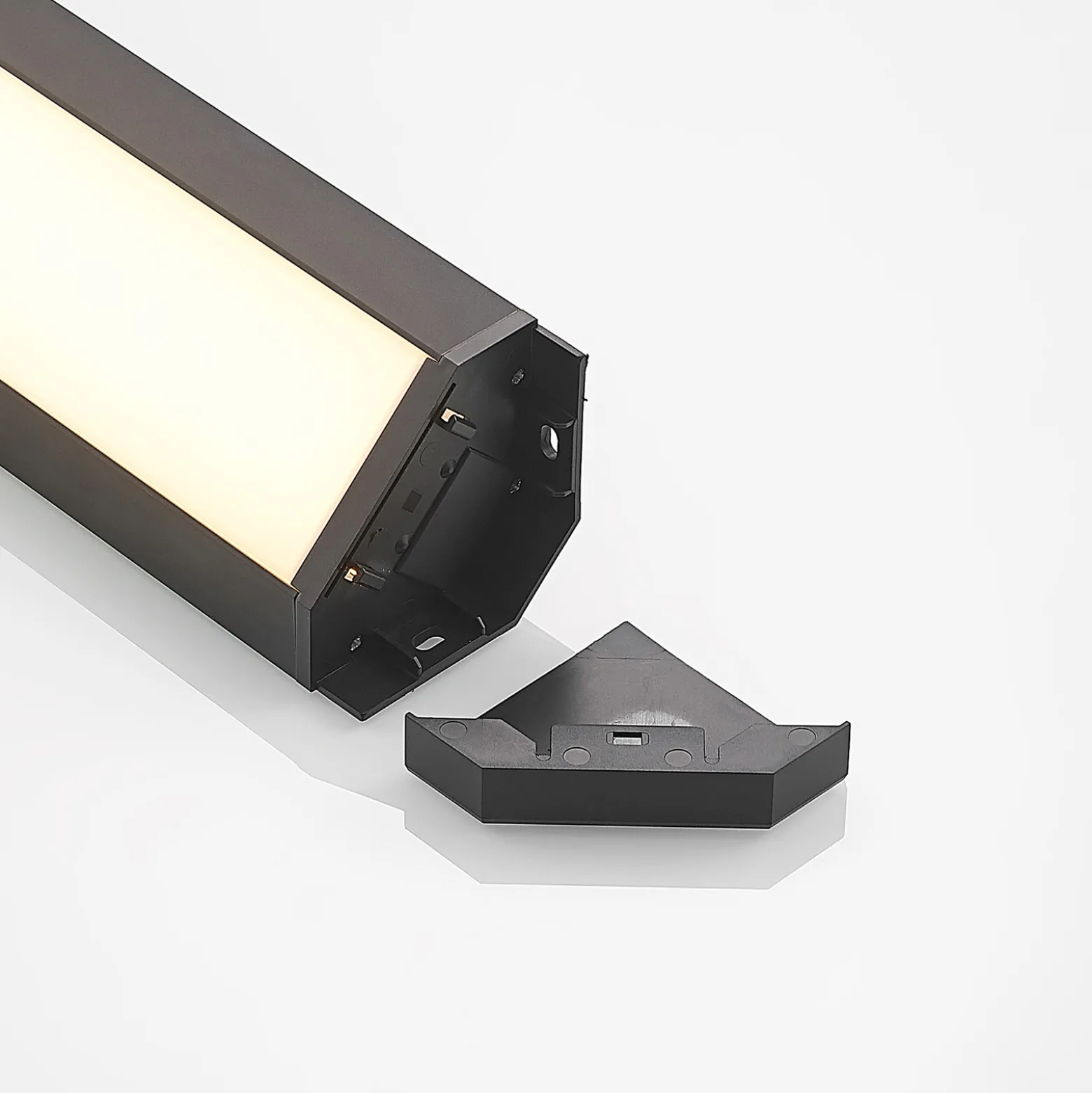 Arcchio LED-kaapinalainen valaisin Ovano, 62 cm, musta, alumiini