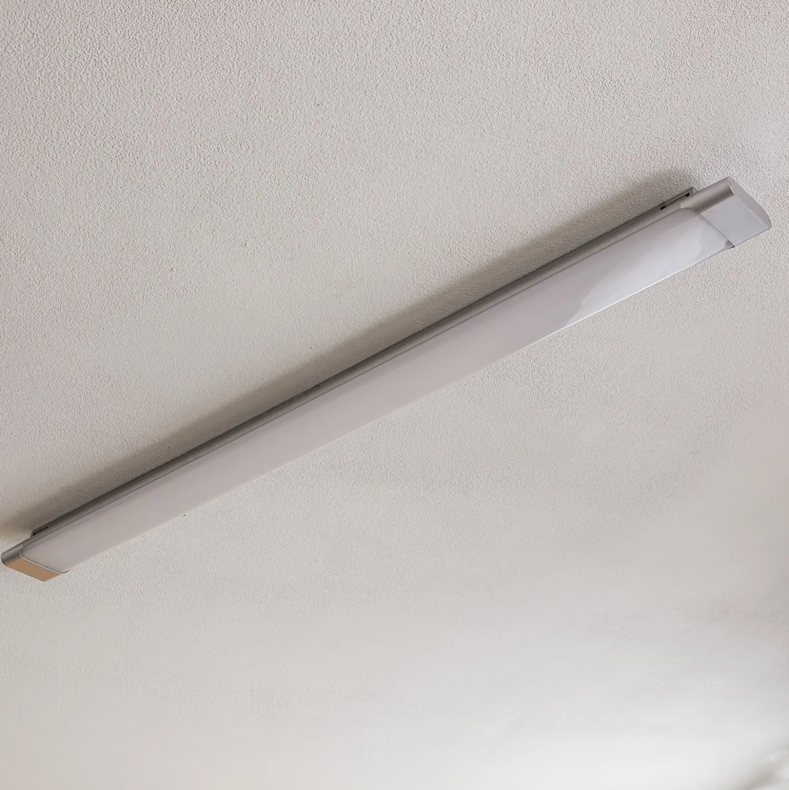 Arcchio LED-kattovalaisin Vinca, 120 cm, 3 450 lm, 4 000 K