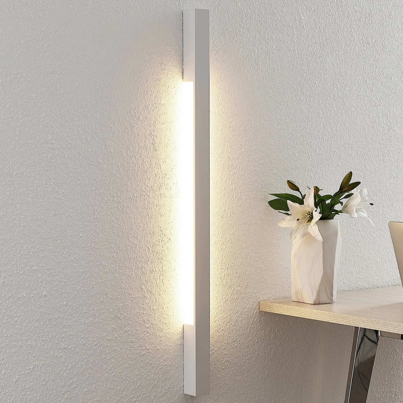Arcchio LED-seinävalaisin Ivano, 91 cm, valkoinen, alumiini