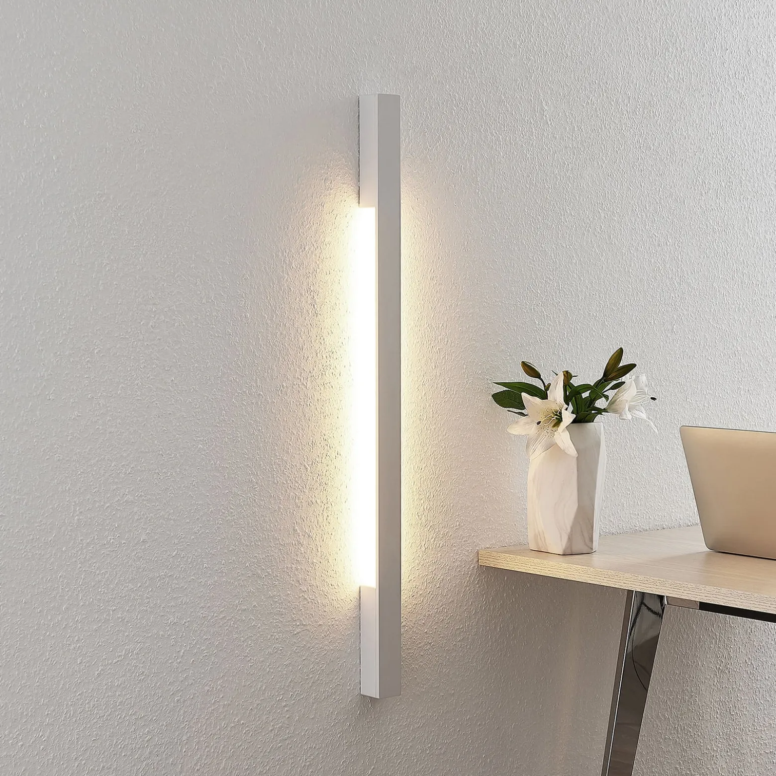 Arcchio LED-seinävalaisin Ivano, 91 cm, valkoinen, alumiini