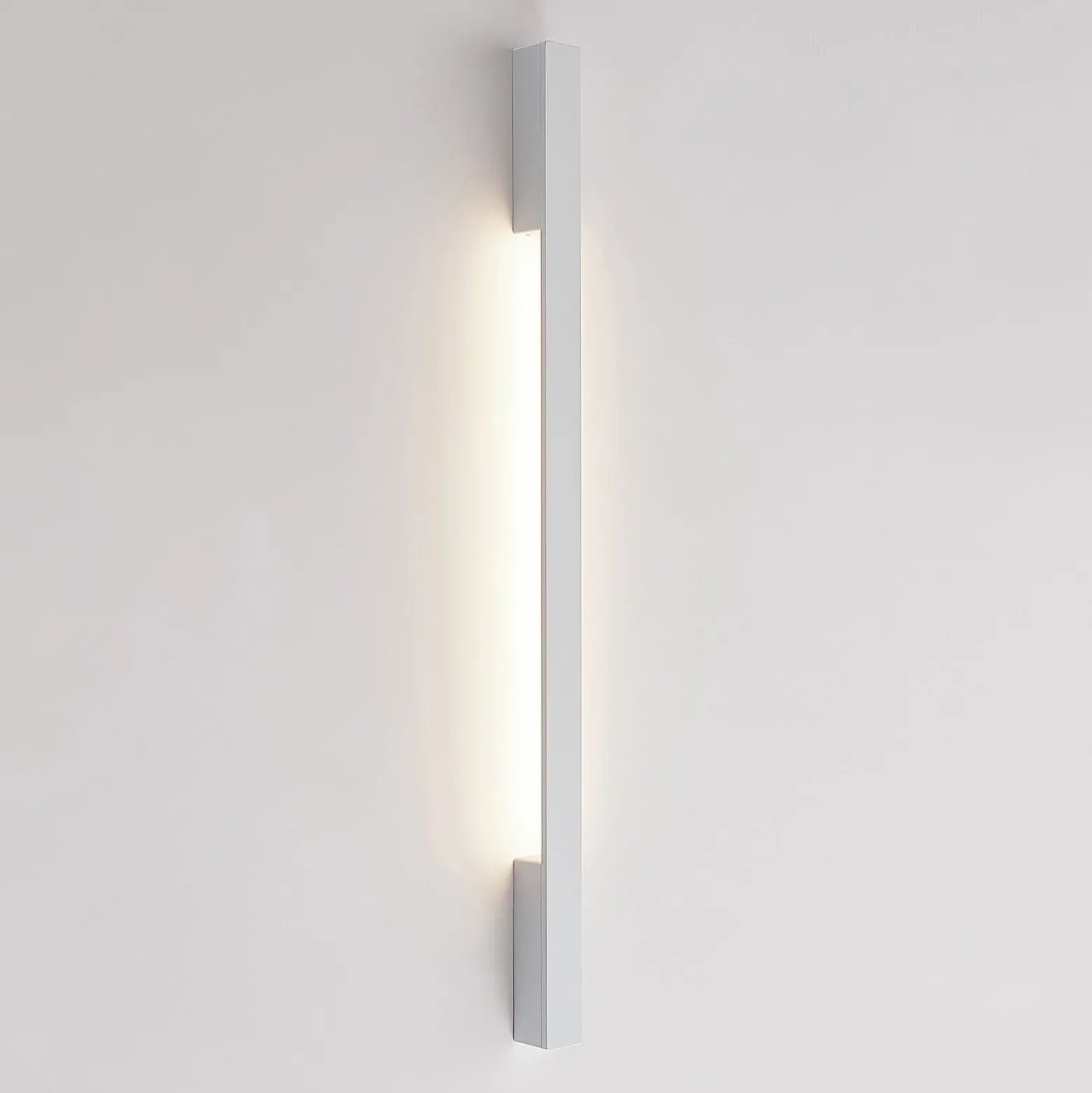 Arcchio LED-seinävalaisin Ivano, 91 cm, valkoinen, alumiini