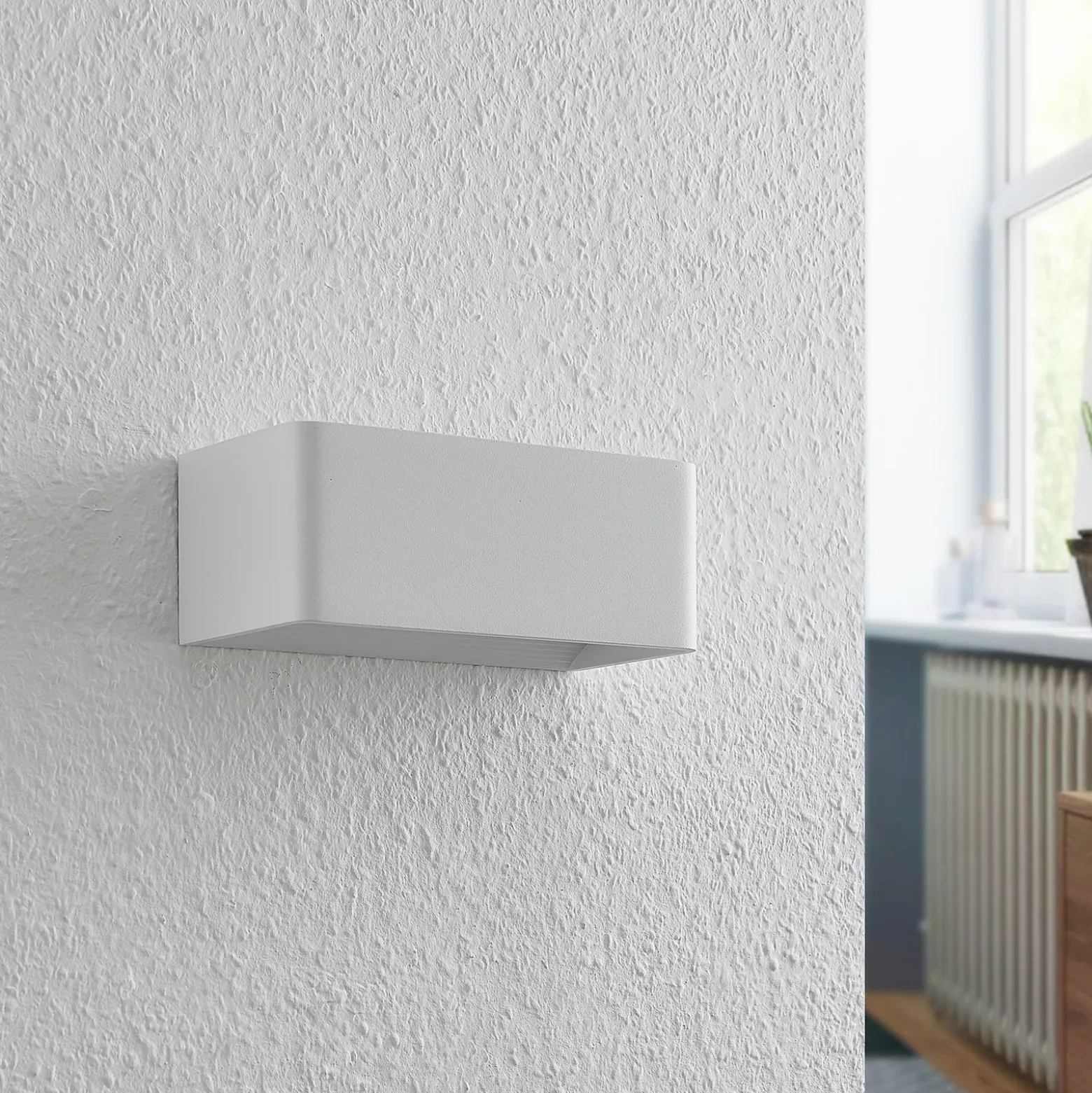 Arcchio LED-seinävalaisin Karam, 20 cm, valkoinen, metalli, ylös/alasvalo