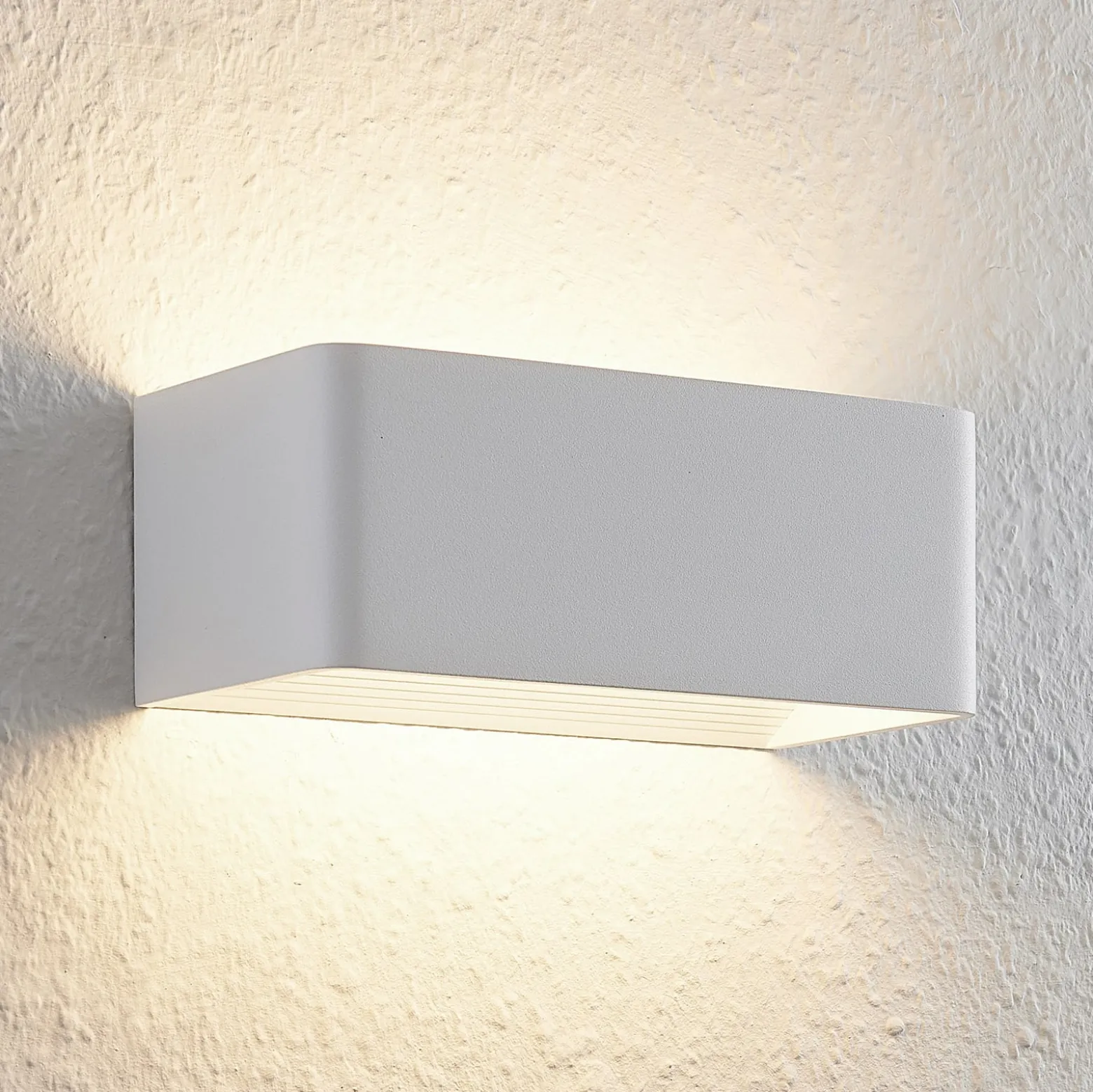 Arcchio LED-seinävalaisin Karam, 20 cm, valkoinen, metalli, ylös/alasvalo