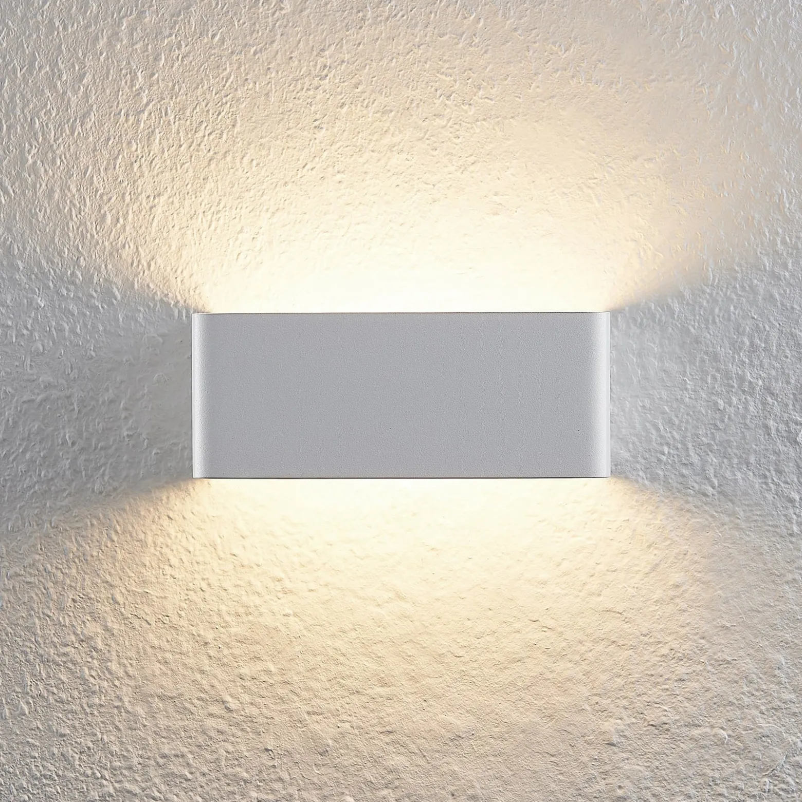 Arcchio LED-seinävalaisin Karam, 20 cm, valkoinen, metalli, ylös/alasvalo
