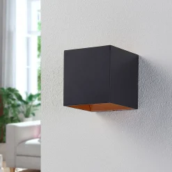 Arcchio LED-seinävalaisin Zuzana, kulmikas, musta, 10 cm leveä