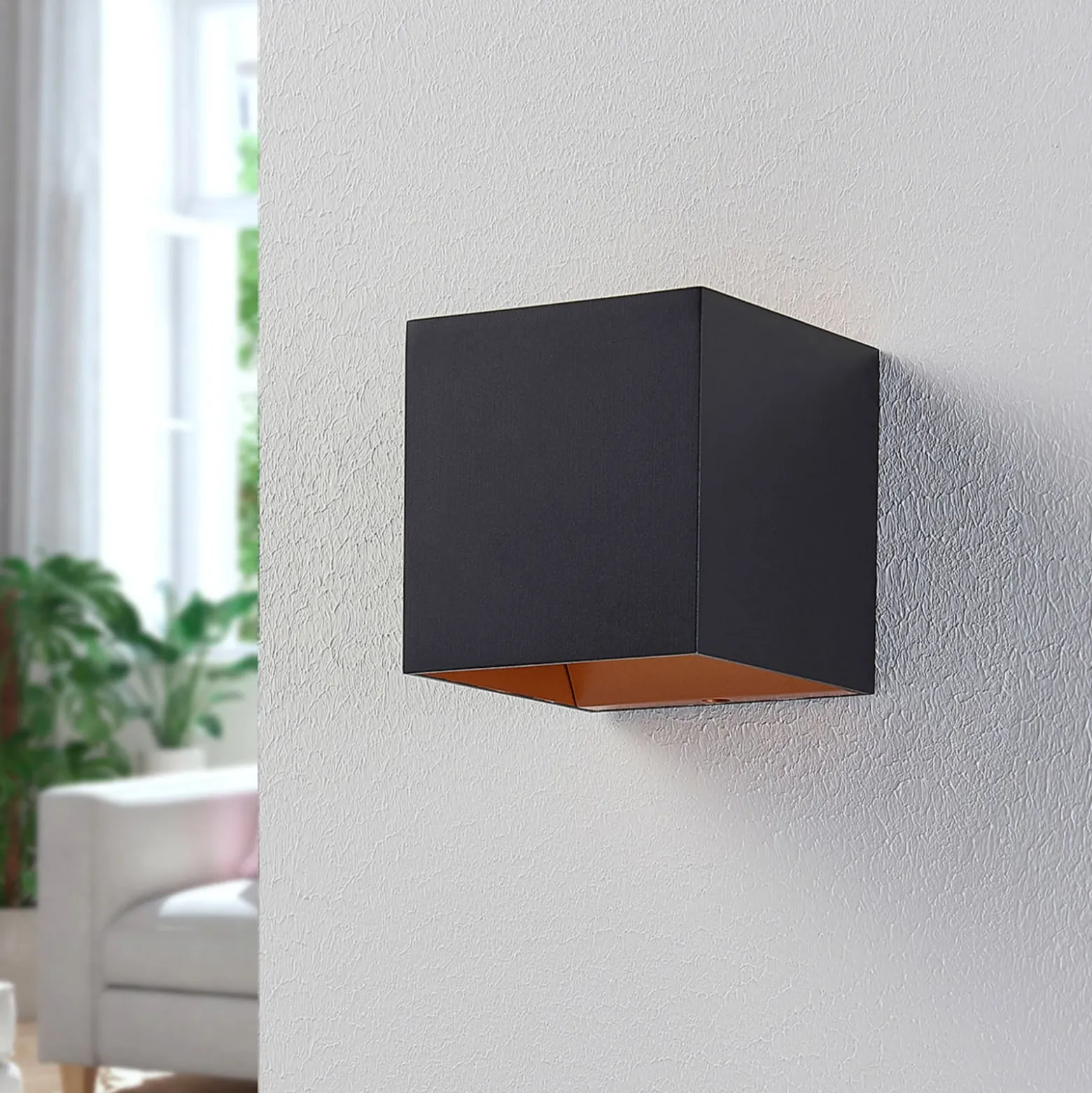 Arcchio LED-seinävalaisin Zuzana, kulmikas, musta, 10 cm leveä