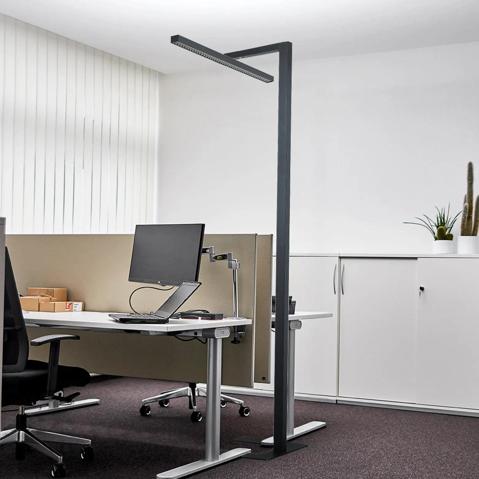 Arcchio LED-toimiston lattiavalaisin Jolinda, T-muoto, musta, 4000 K