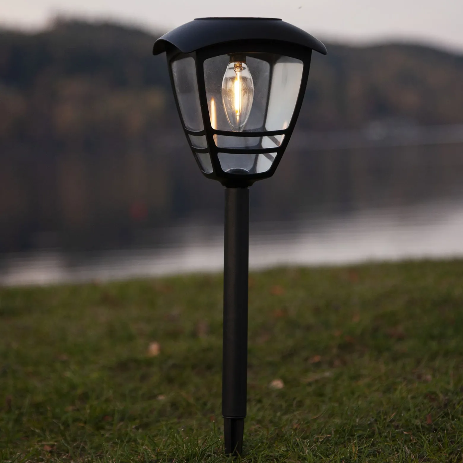 Aurinkokäyttöinen Felix-LED-valaisin