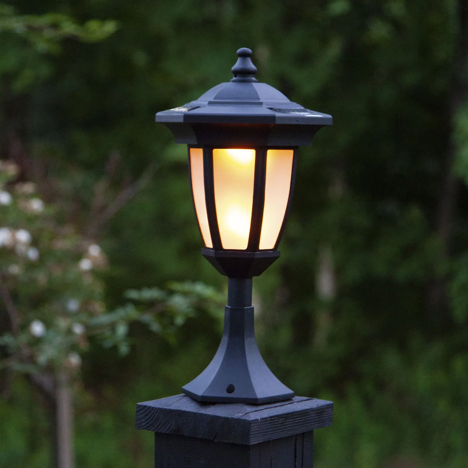 Aurinkokäyttöinen Flame-LED-valaisin, 4 in 1 musta