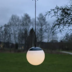 Aurinkokäyttöinen Globus-LED-riippuvalo