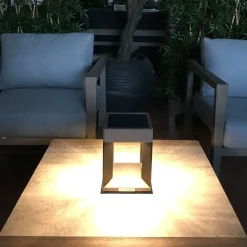 Aurinkokäyttöinen LED-pöytälamppu Teckalu, musta