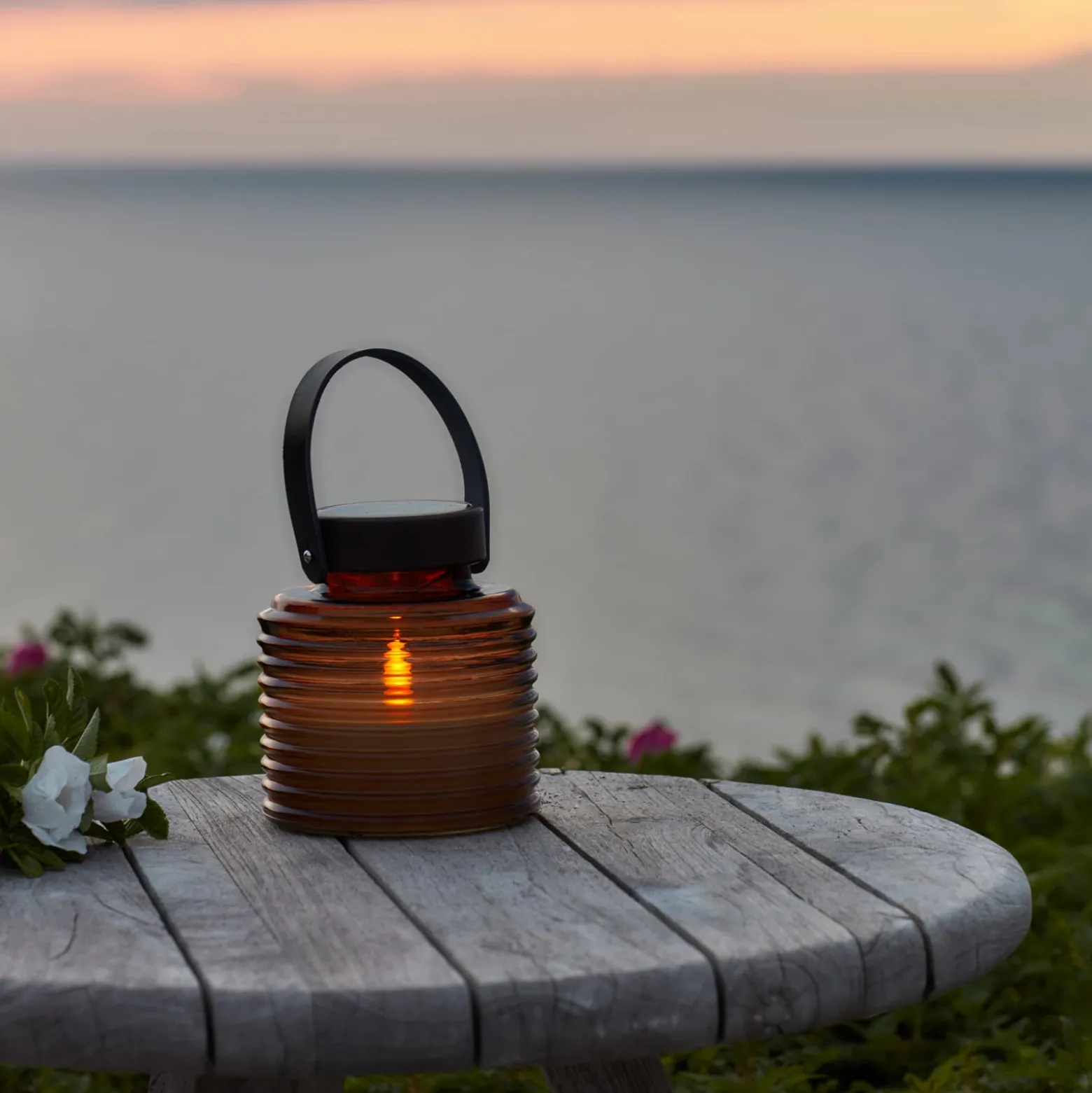 Aurinkokäyttöinen LED-valaisin Aston Jar, korkeus 16 cm, keltainen/ruskea, IP44