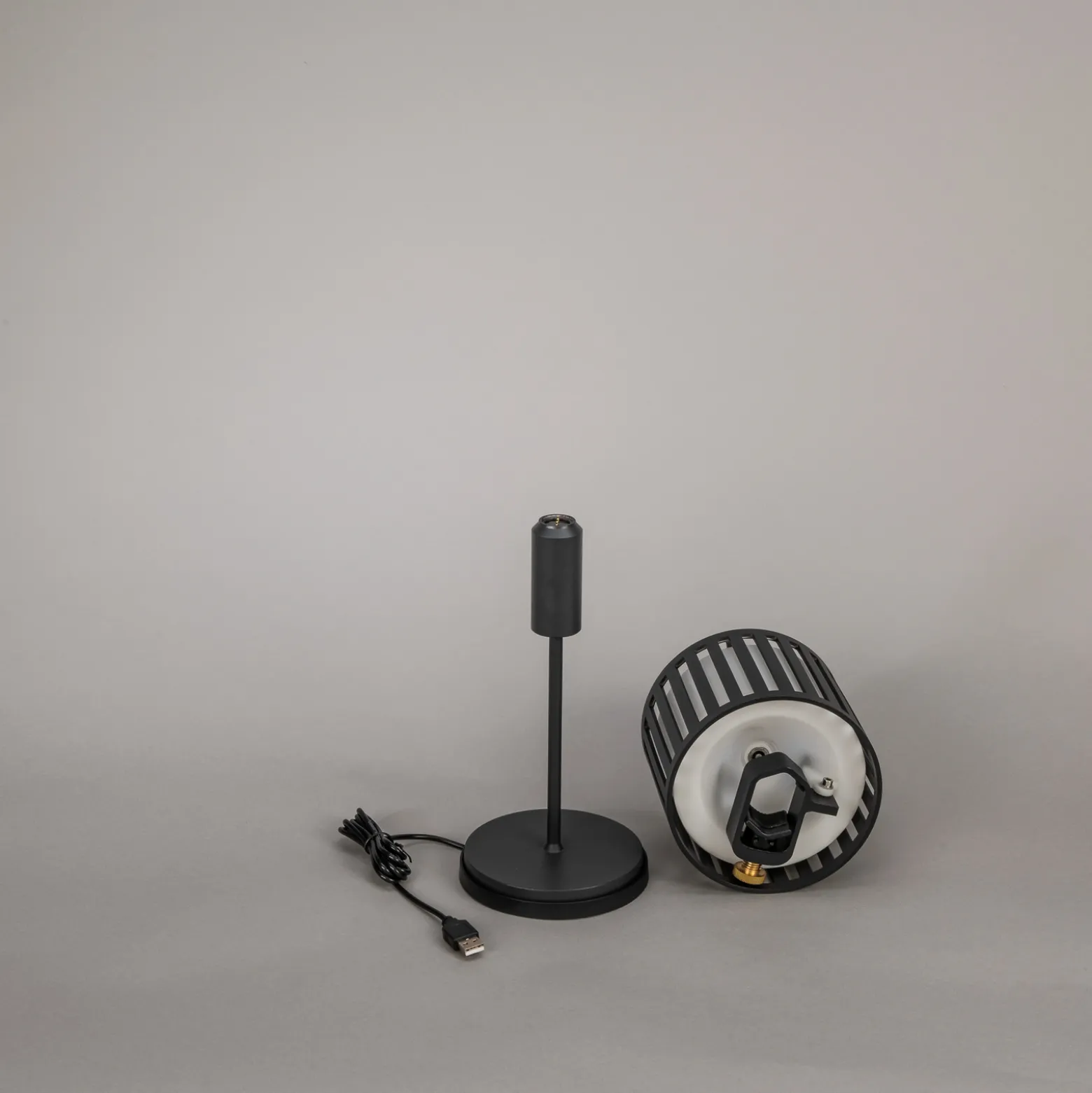 Bottle LED-ladattava pöytävalaisin, musta, alumiini, IP54, himmennin,