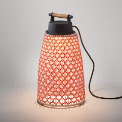 Bover Nans M/49 LED-pöytävalaisin ulkotiloihin, punainen
