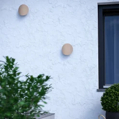Briale-LED-ulkoseinävalaisin, hiekanvärinen, korkeus 20 cm, metallia