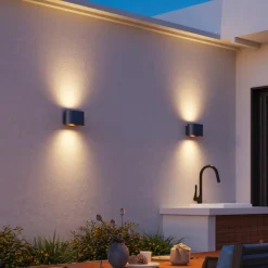 Calex LED-ulkoseinälamppu Potenza ylös/alas, IP44, musta/kulta
