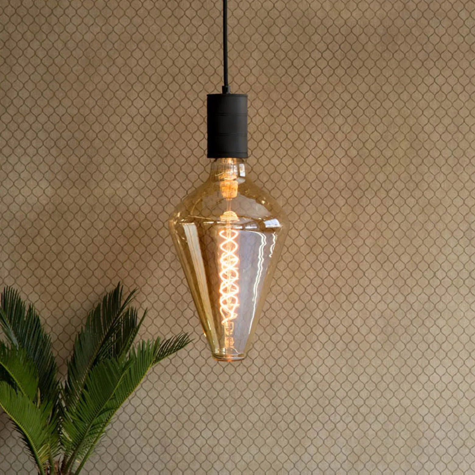 Calex Vienna -LED-lamppu E27 6W dim 2 200 K kulta