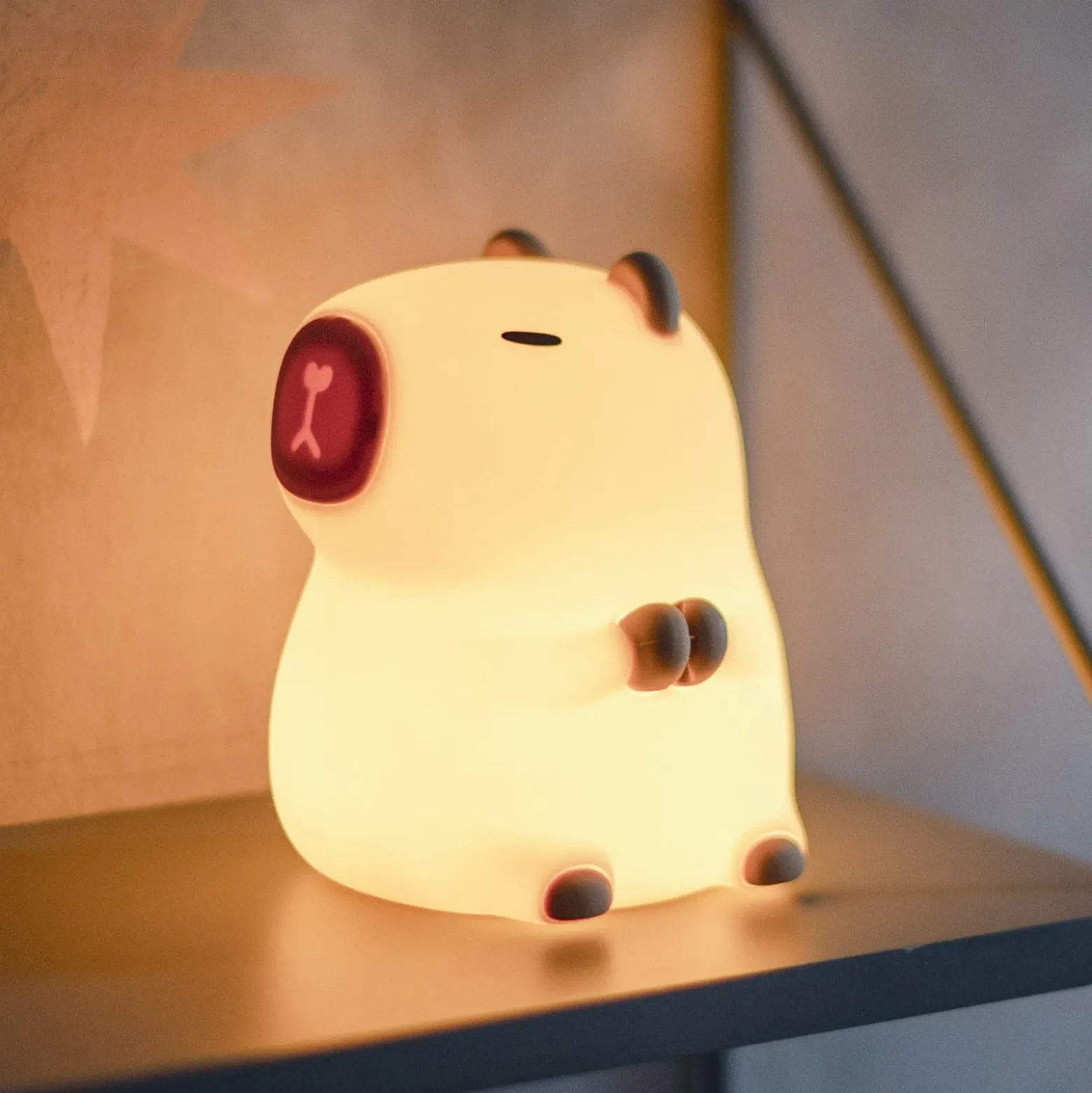 Capybara-LED-akku-yövalo, valkoinen/ruskea, 11 cm, RGB, kosketusohjaus