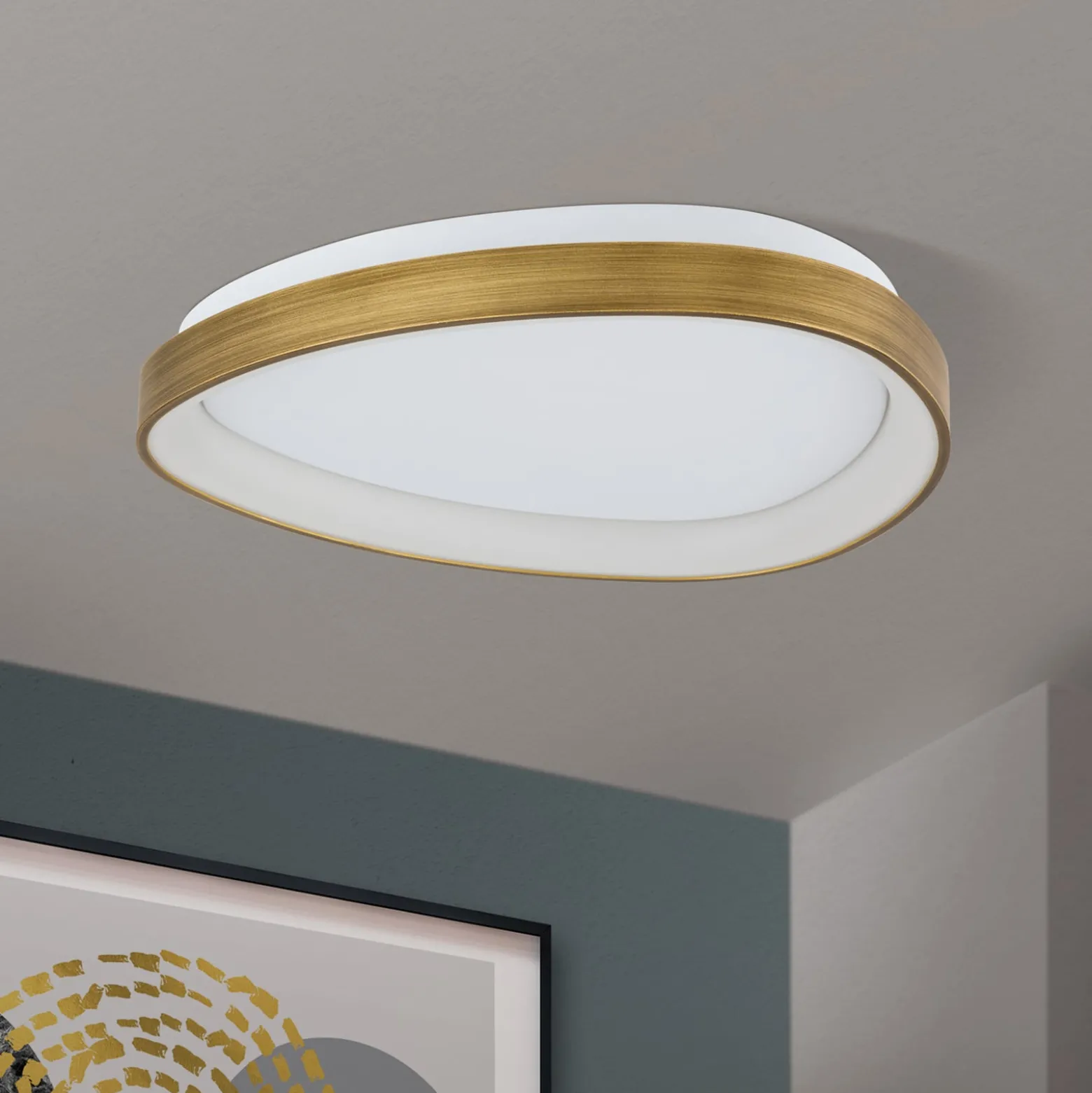 Charlie LED-kattovalaisin, Ø 45 cm, opaalinvalkoinen, antiikkimessingin