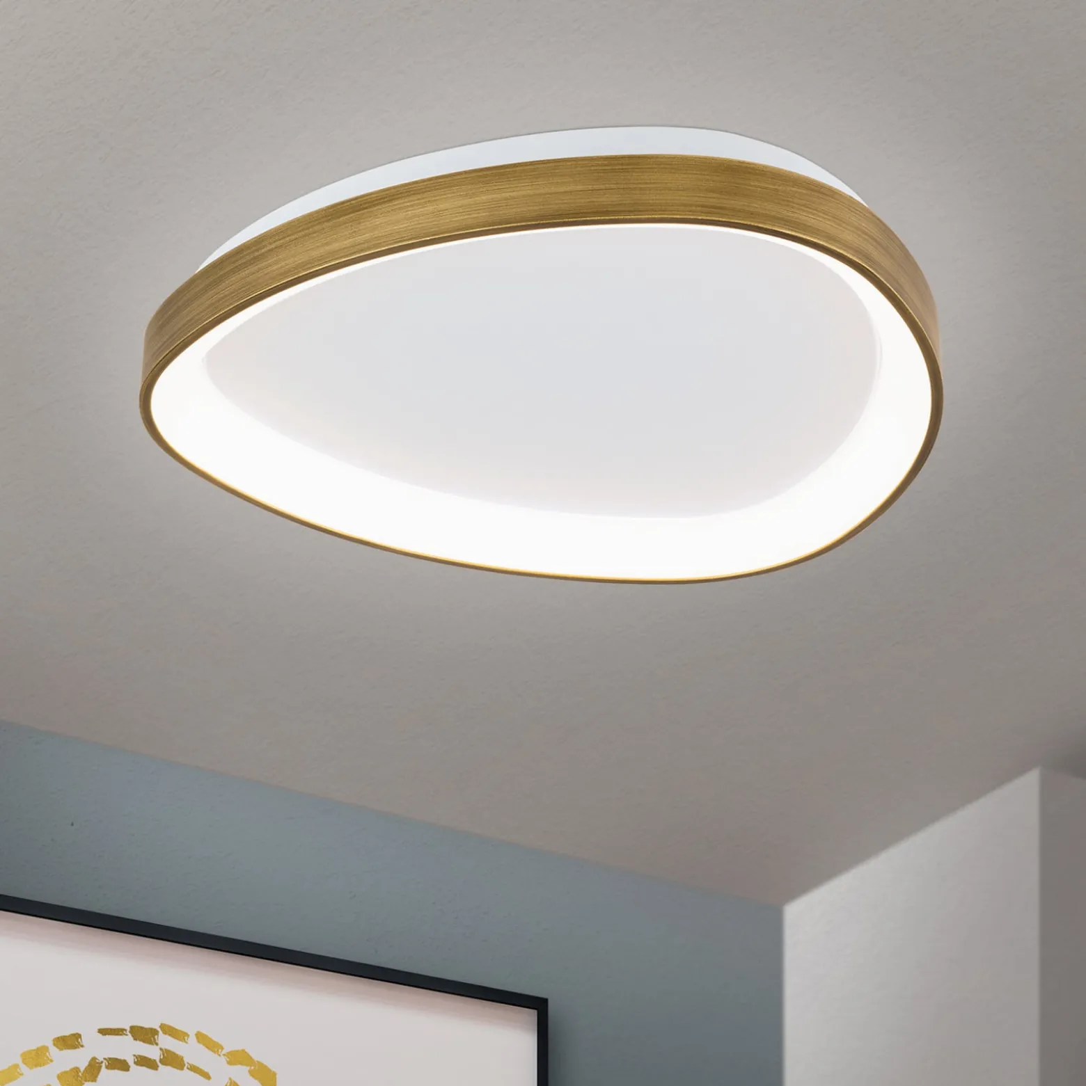 Charlie LED-kattovalaisin, Ø 45 cm, opaalinvalkoinen, antiikkimessingin