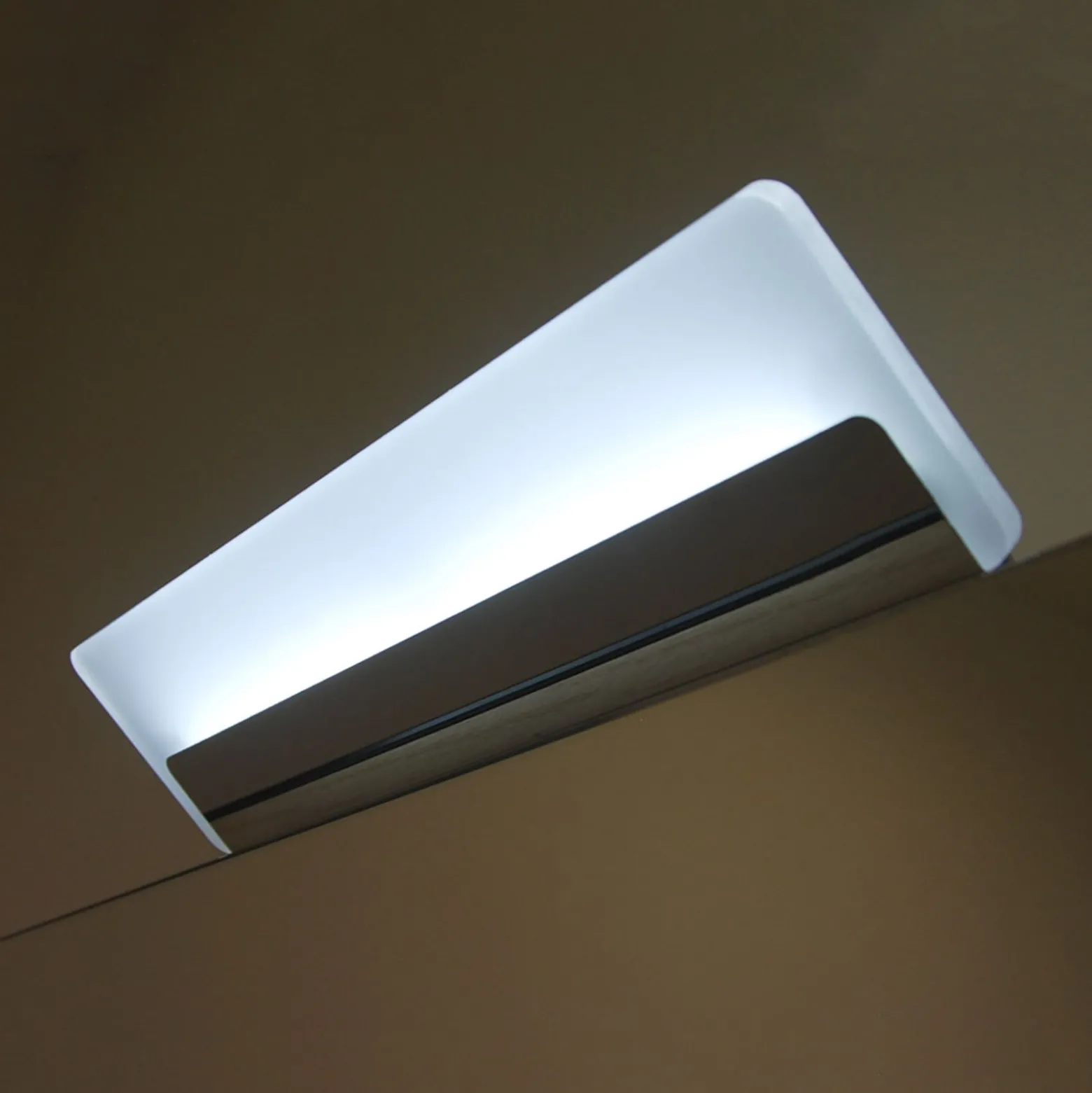 30 cm:n pit. LED-peilivalaisin Katherine S2, IP44
