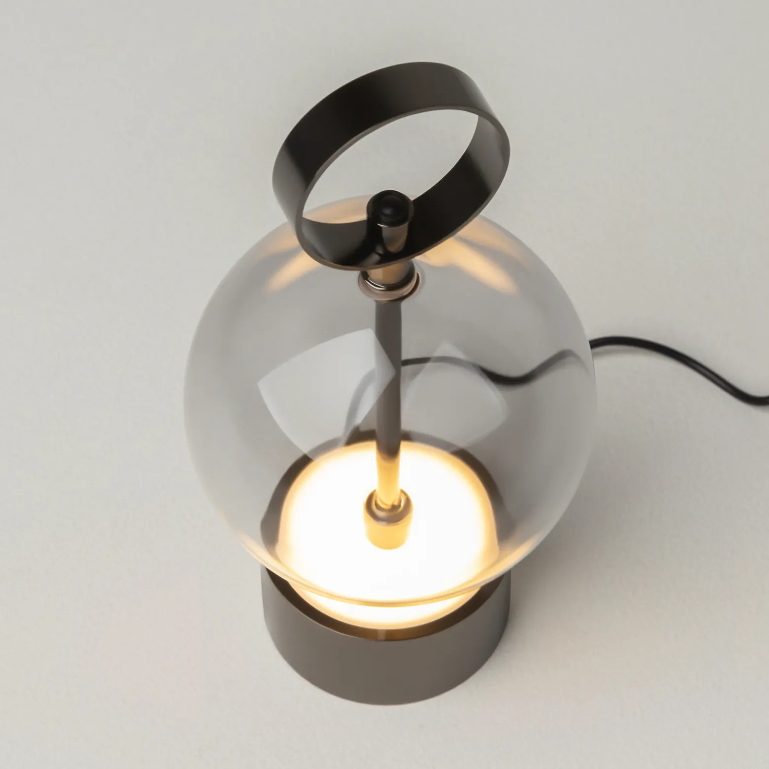 DOUBLE MOON -LED-akkukäyttöinen pöytälamppu, savuharmaa, korkeus 25 cm, lasi