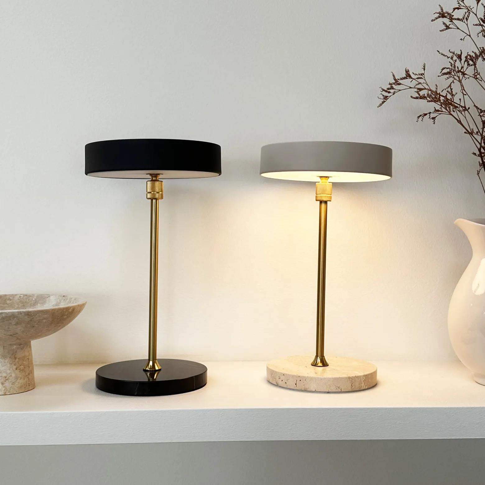 Dyberg Larsen LED-akku-pöytälamppu Moonlight, beige