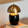 Dyberg Larsen LED-pöytävalaisin Manhatten, musta/messinki