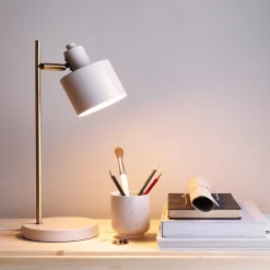 Dyberg Larsen Ocean -pöytälamppu, beige/messinki, korkeus 43 cm