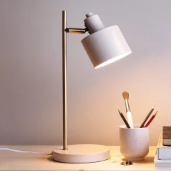 Dyberg Larsen Ocean -pöytälamppu, beige/messinki, korkeus 43 cm