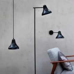 Dyberg Larsen seinävalaisin Tokyo, musta, leveys 20 cm, metallia