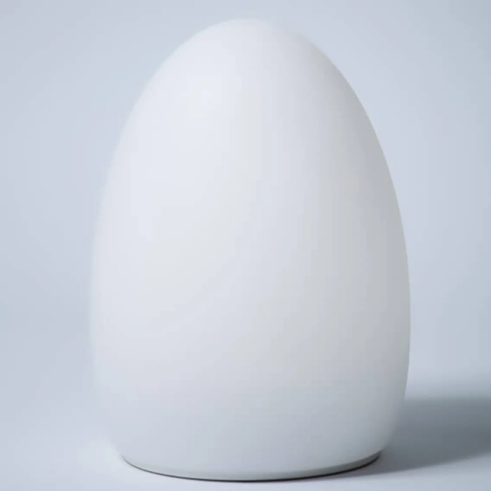 Egg - sovellusohjattu koristeellinen valo, jossa on ladattava akku