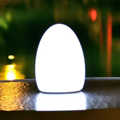 Egg - sovellusohjattu koristeellinen valo, jossa on ladattava akku