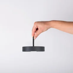 Ella LED ladattava pöytävalaisin, magneettinen, musta