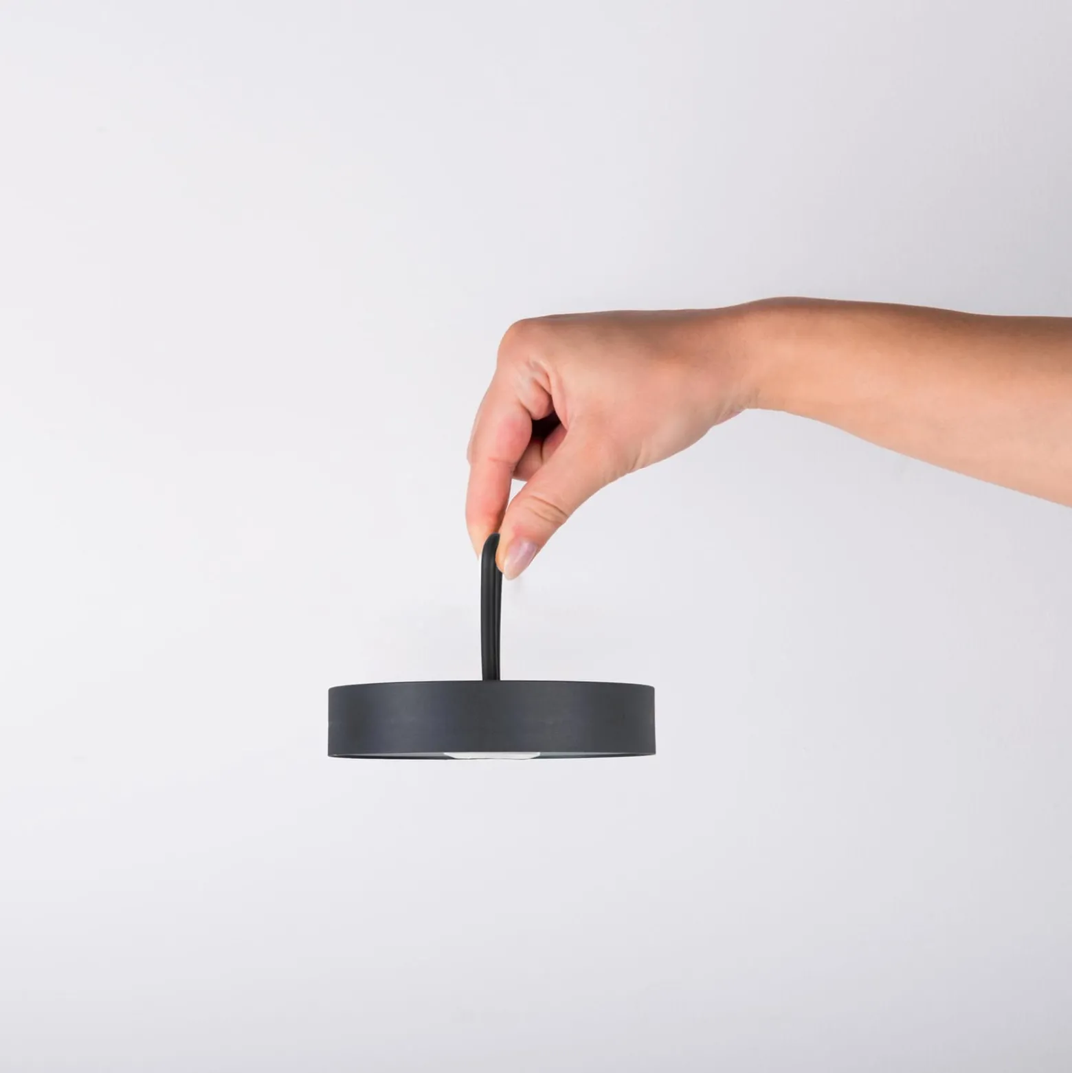 Ella LED ladattava pöytävalaisin, magneettinen, musta