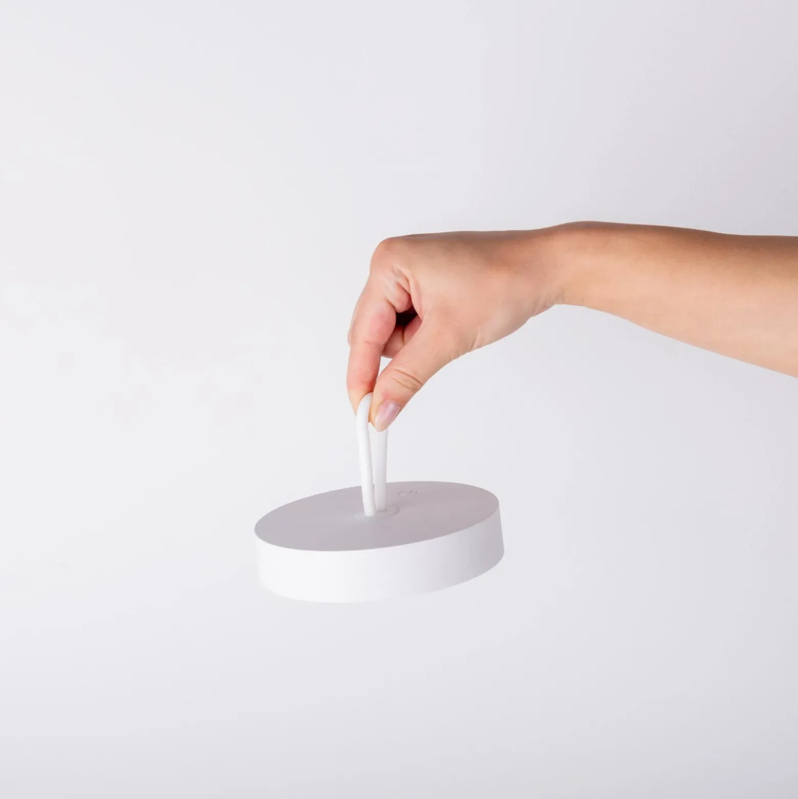 Ella LED ladattava pöytävalaisin, magneettinen, valkoinen