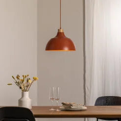 Envostar Kaitt-riippuvalaisin, tiilenpunainen, Ø 34 cm, puiset yksityiskohdat