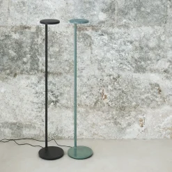 FLOS Oblique Floor -LED-lattiavalo 927 USB antras.