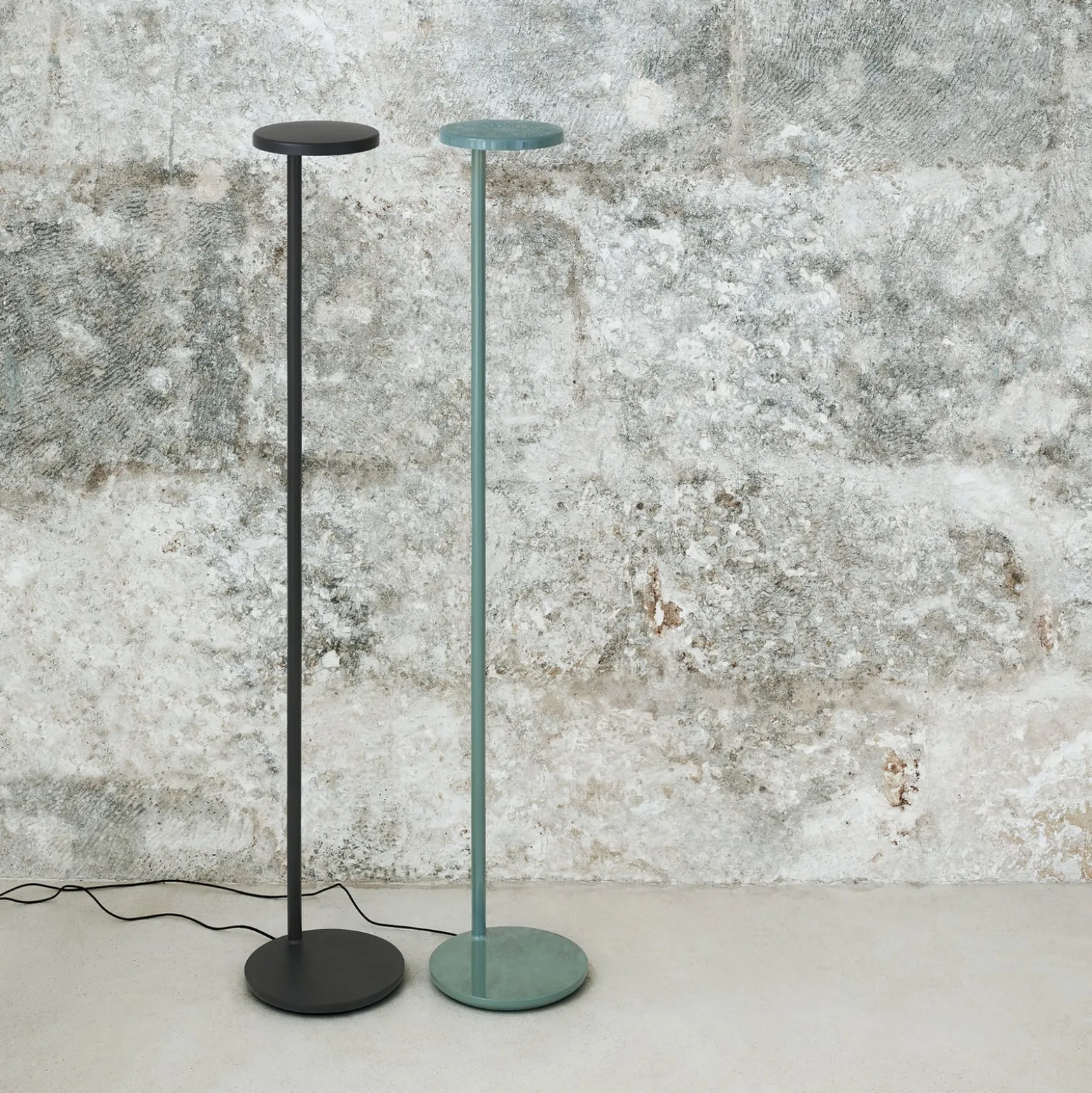 FLOS Oblique Floor -LED-lattiavalo 927 USB antras.