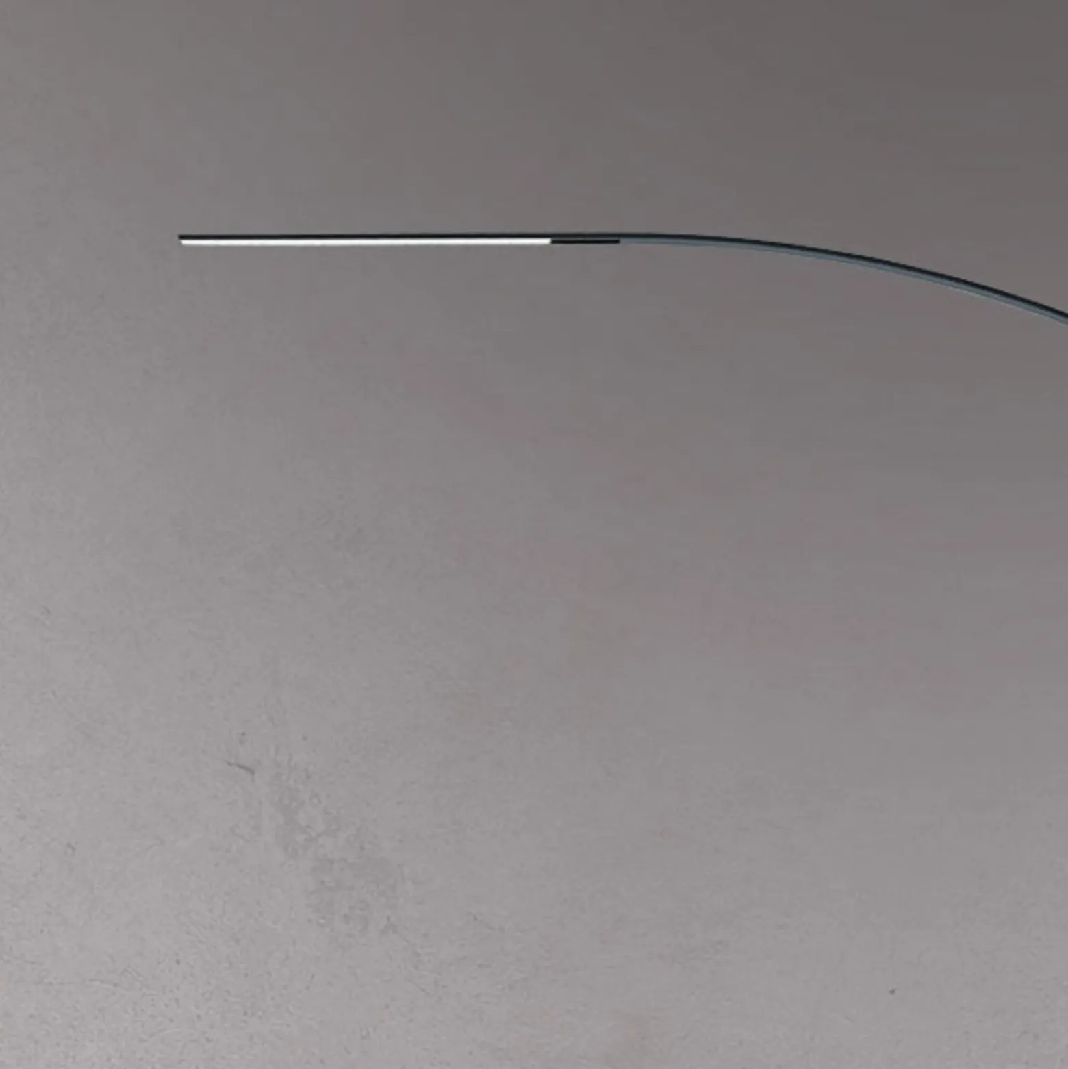 Fontana Arte Yumi -design-LED-kaarivalaisin