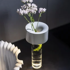 Foscarini LED-akku pöytävalaisin Fleur, valkoinen