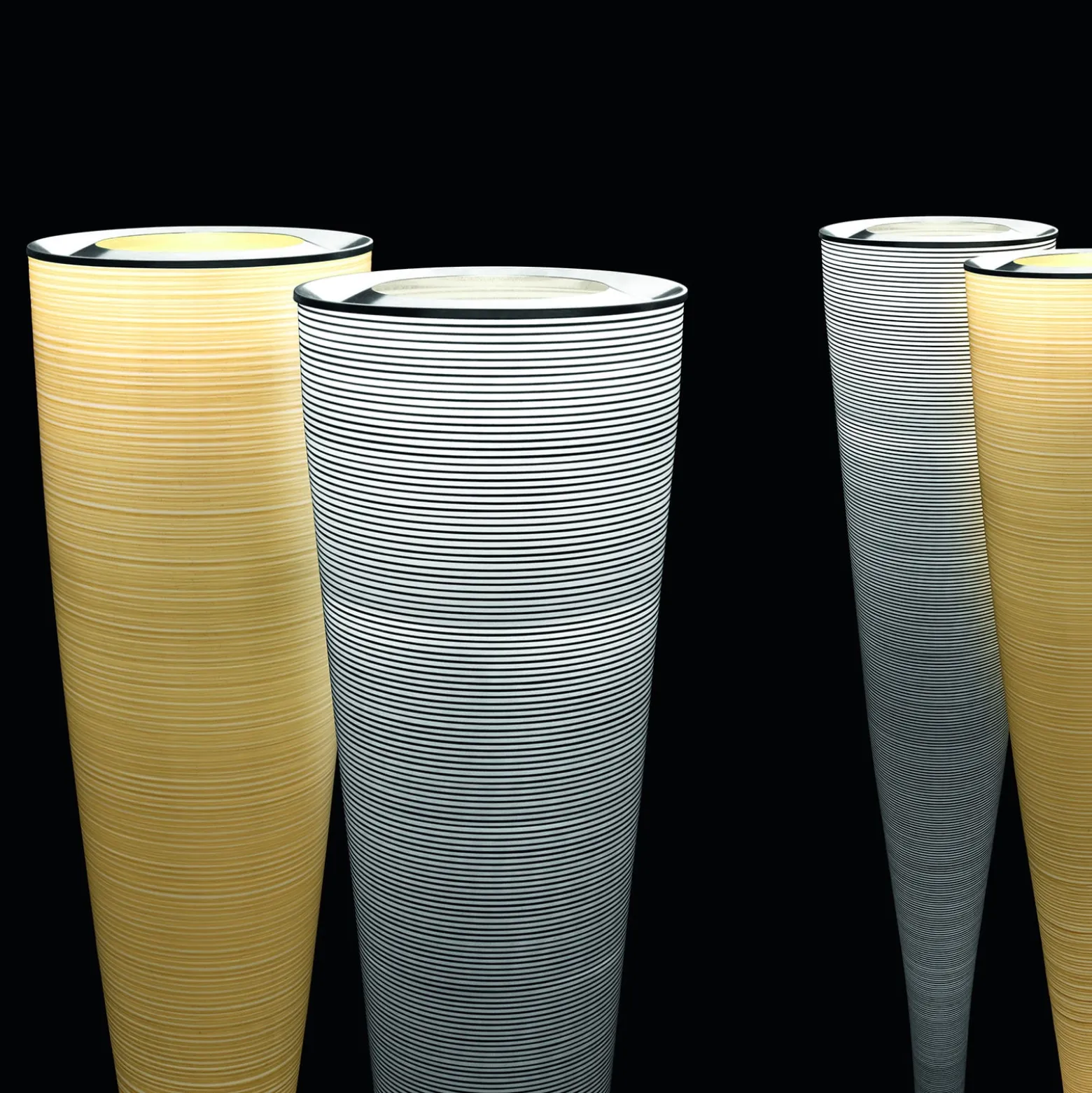 Foscarini Mite LED-lattiavalaisin, musta