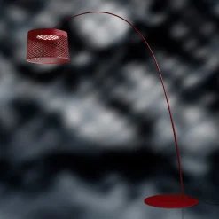 Foscarini Twiggy Grid LED-valokaarilamppu, karmiininpunainen väri