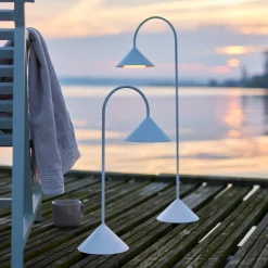 FRANDSEN LED-akkuinen lattiavalo Grasp, valkoinen, korkeus 72 cm, metalli