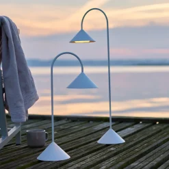 FRANDSEN LED-akkuinen lattiavalo Grasp, valkoinen, korkeus 72 cm, metalli