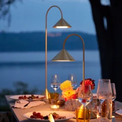 FRANDSEN LED-akkukäyttöinen pöytälamppu Grasp, messinkivärinen, korkeus 47 cm